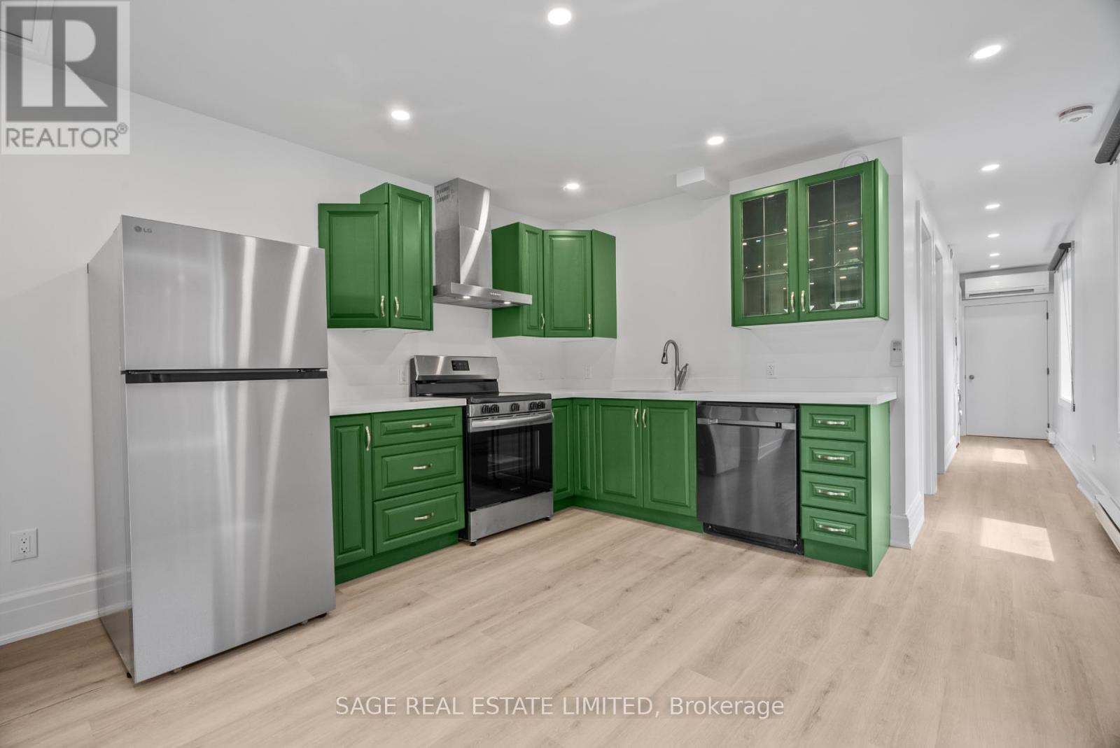 25 Chamberlain Avenue, Toronto, Ontario  M6E 4J7 - Photo 14 - W13117844