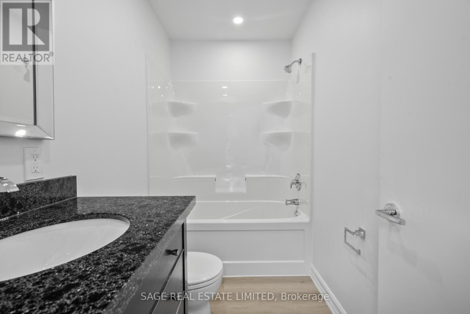 25 Chamberlain Avenue, Toronto, Ontario  M6E 4J7 - Photo 21 - W13117844