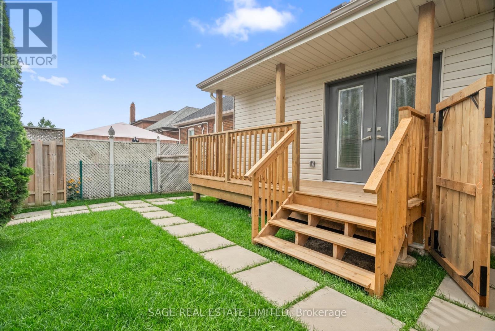 25 Chamberlain Avenue, Toronto, Ontario  M6E 4J7 - Photo 43 - W13117844