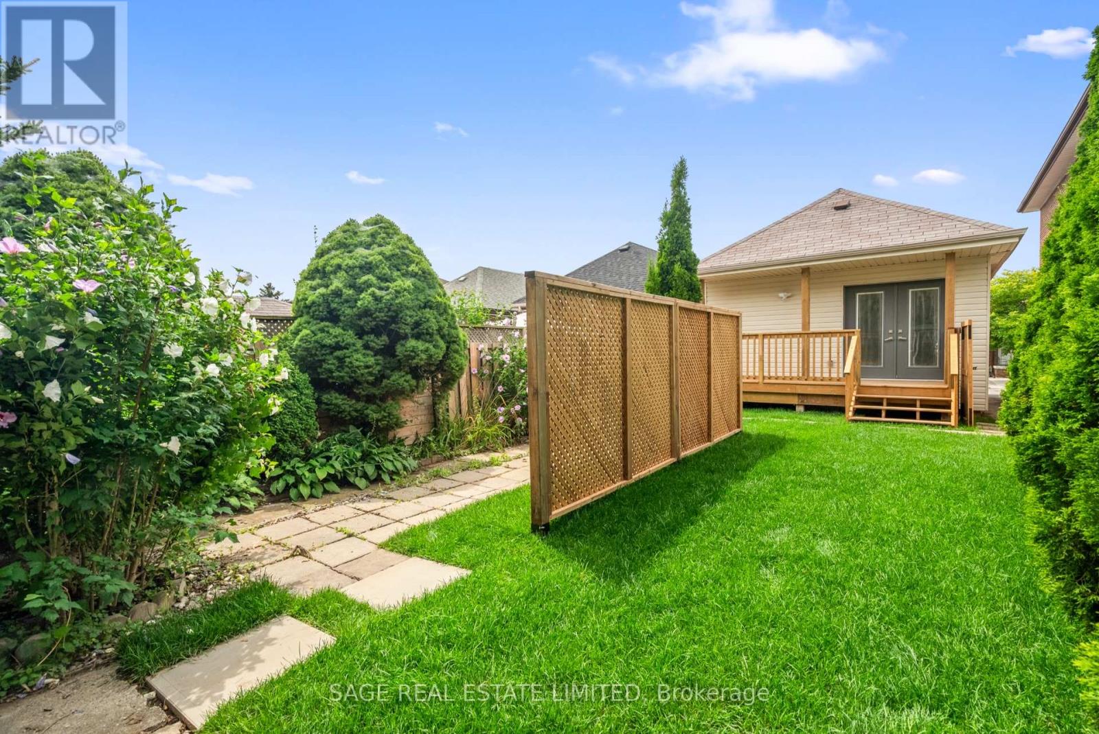 25 Chamberlain Avenue, Toronto, Ontario  M6E 4J7 - Photo 46 - W13117844