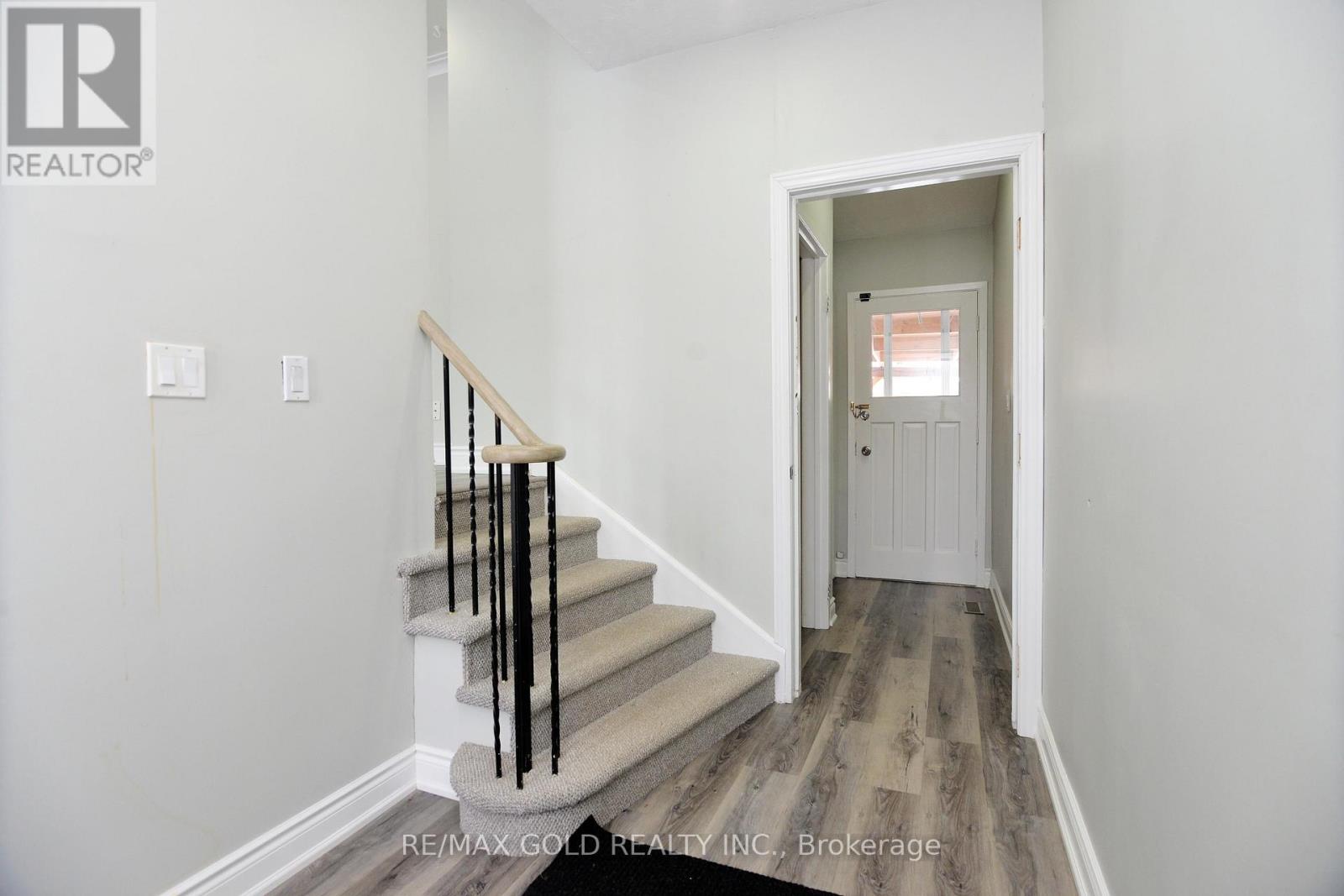 70 Greystone Crescent, Halton Hills, Ontario  L7G 1G9 - Photo 3 - W13117888