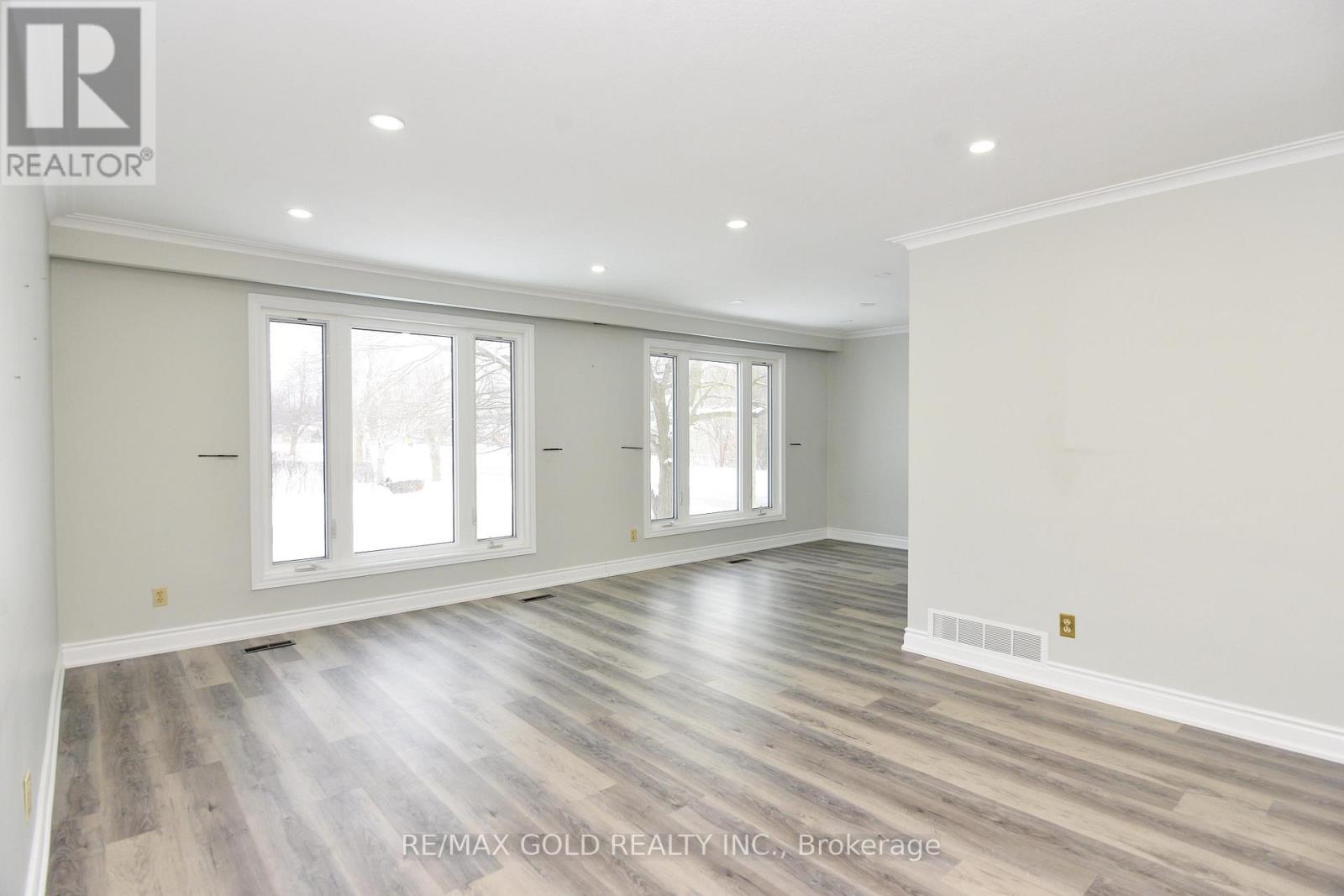 70 Greystone Crescent, Halton Hills, Ontario  L7G 1G9 - Photo 5 - W13117888