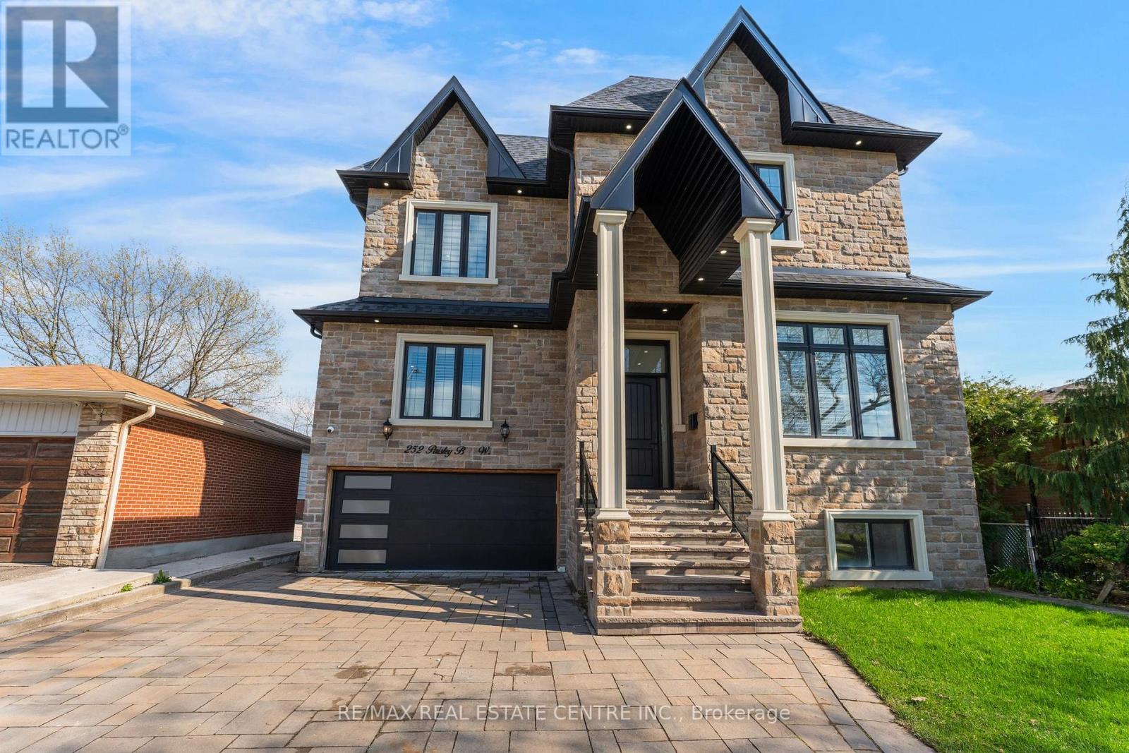 252 PAISLEY BOULEVARD W, Mississauga, Ontario