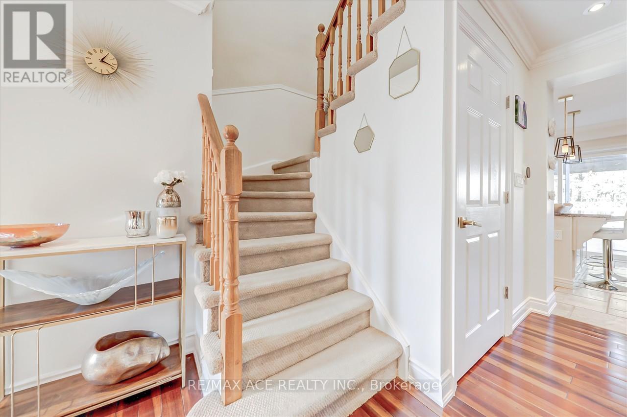 3239 Valcourt Crescent, Mississauga, Ontario  L5L 5G9 - Photo 11 - W13117940