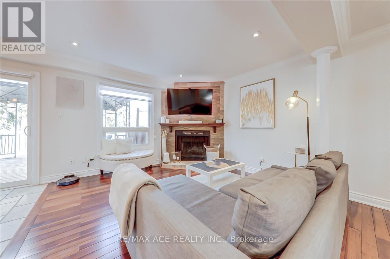 3239 Valcourt Crescent, Mississauga, Ontario  L5L 5G9 - Photo 12 - W13117940