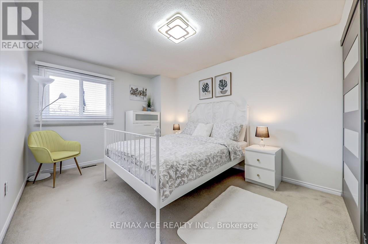 3239 Valcourt Crescent, Mississauga, Ontario  L5L 5G9 - Photo 19 - W13117940