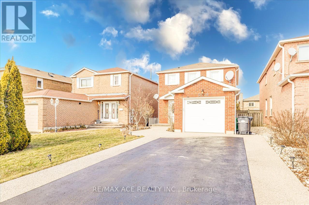 3239 Valcourt Crescent, Mississauga, Ontario  L5L 5G9 - Photo 2 - W13117940