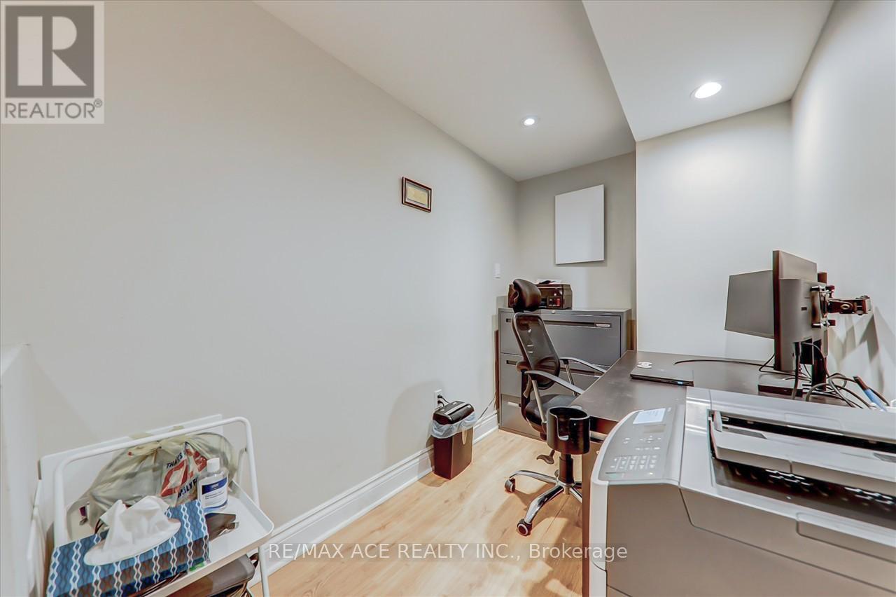 3239 Valcourt Crescent, Mississauga, Ontario  L5L 5G9 - Photo 29 - W13117940