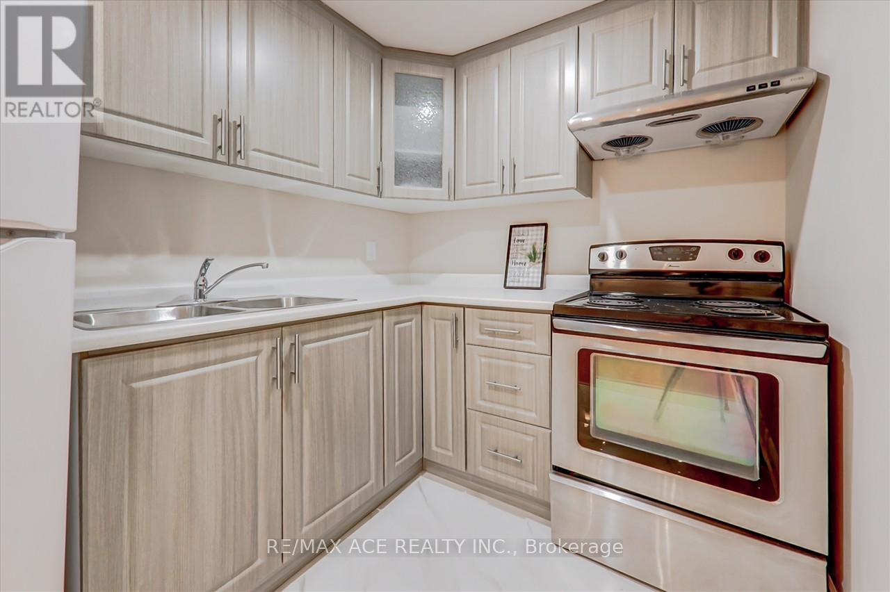 3239 Valcourt Crescent, Mississauga, Ontario  L5L 5G9 - Photo 35 - W13117940