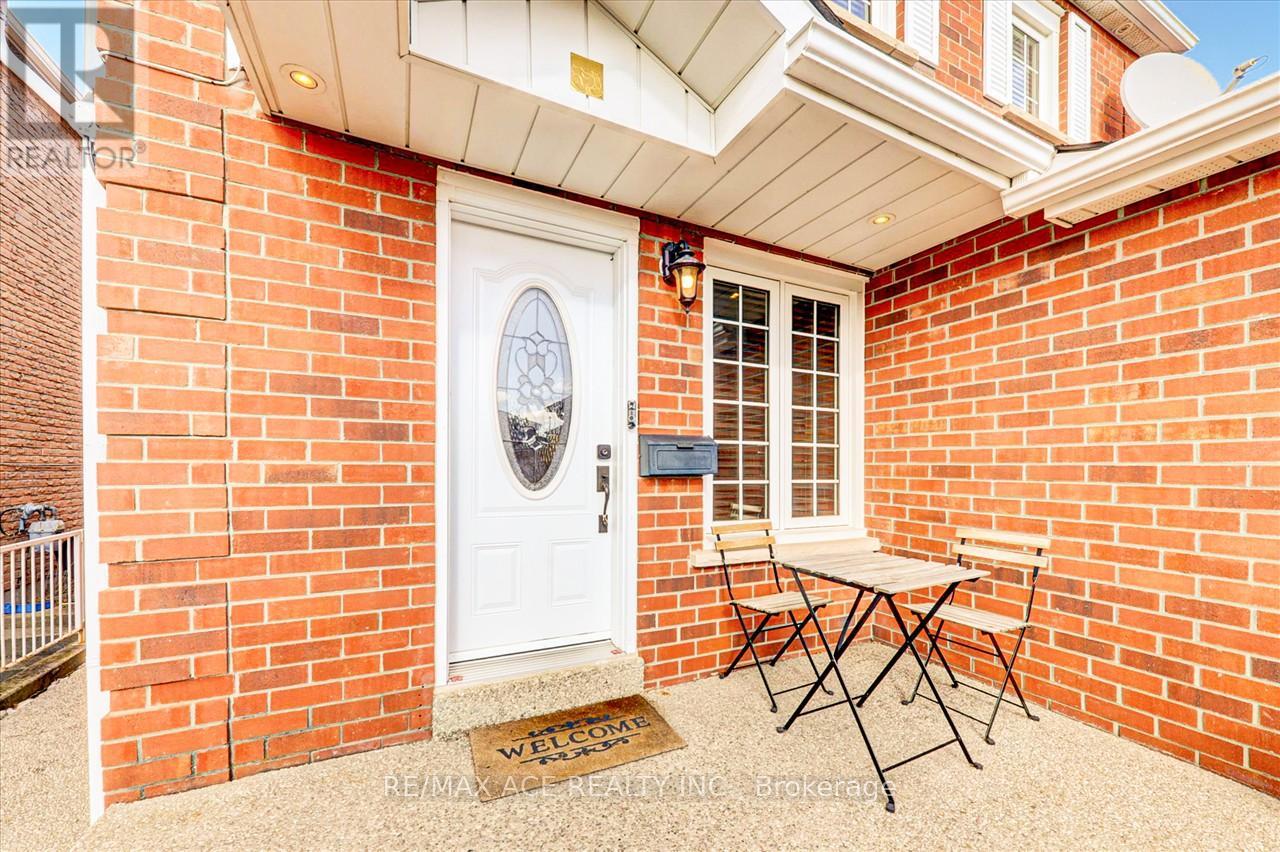 3239 Valcourt Crescent, Mississauga, Ontario  L5L 5G9 - Photo 4 - W13117940