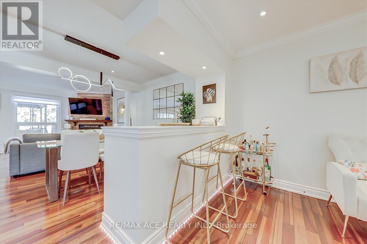 3239 Valcourt Crescent, Mississauga, Ontario  L5L 5G9 - Photo 9 - W13117940