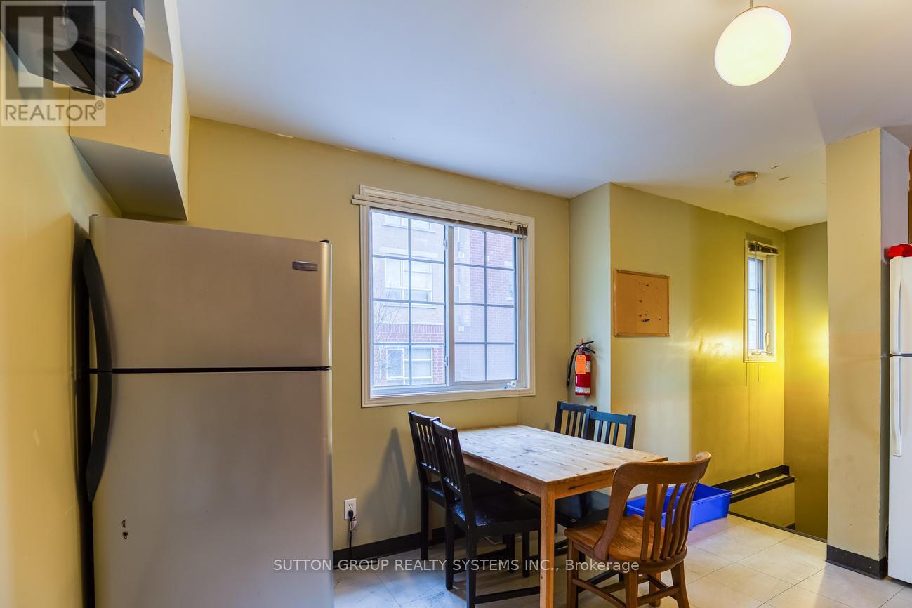 360 Erb Street W, Waterloo, Ontario  N2L 1W6 - Photo 3 - X13117882