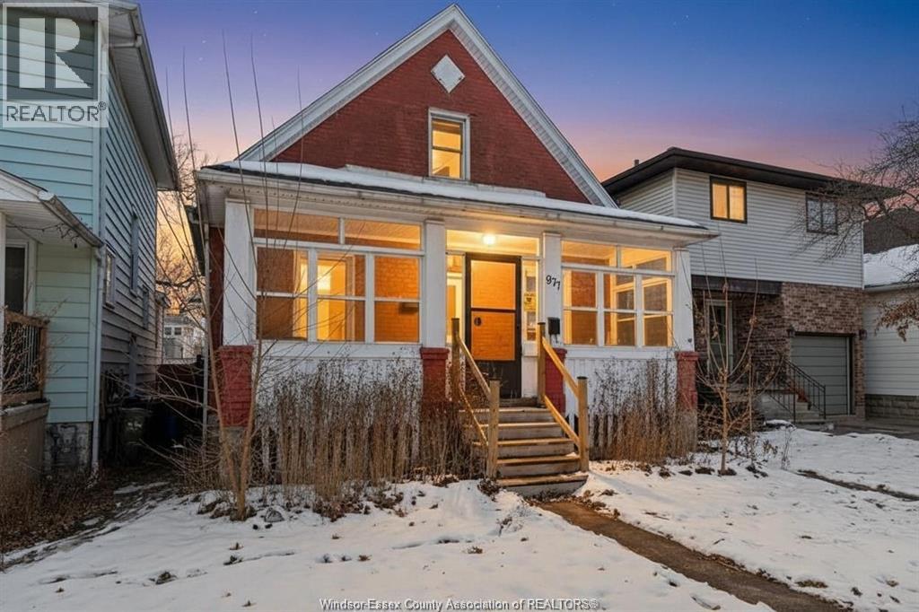 977 Gladstone, Windsor, Ontario  N9A 2R5 - Photo 2 - 26010454
