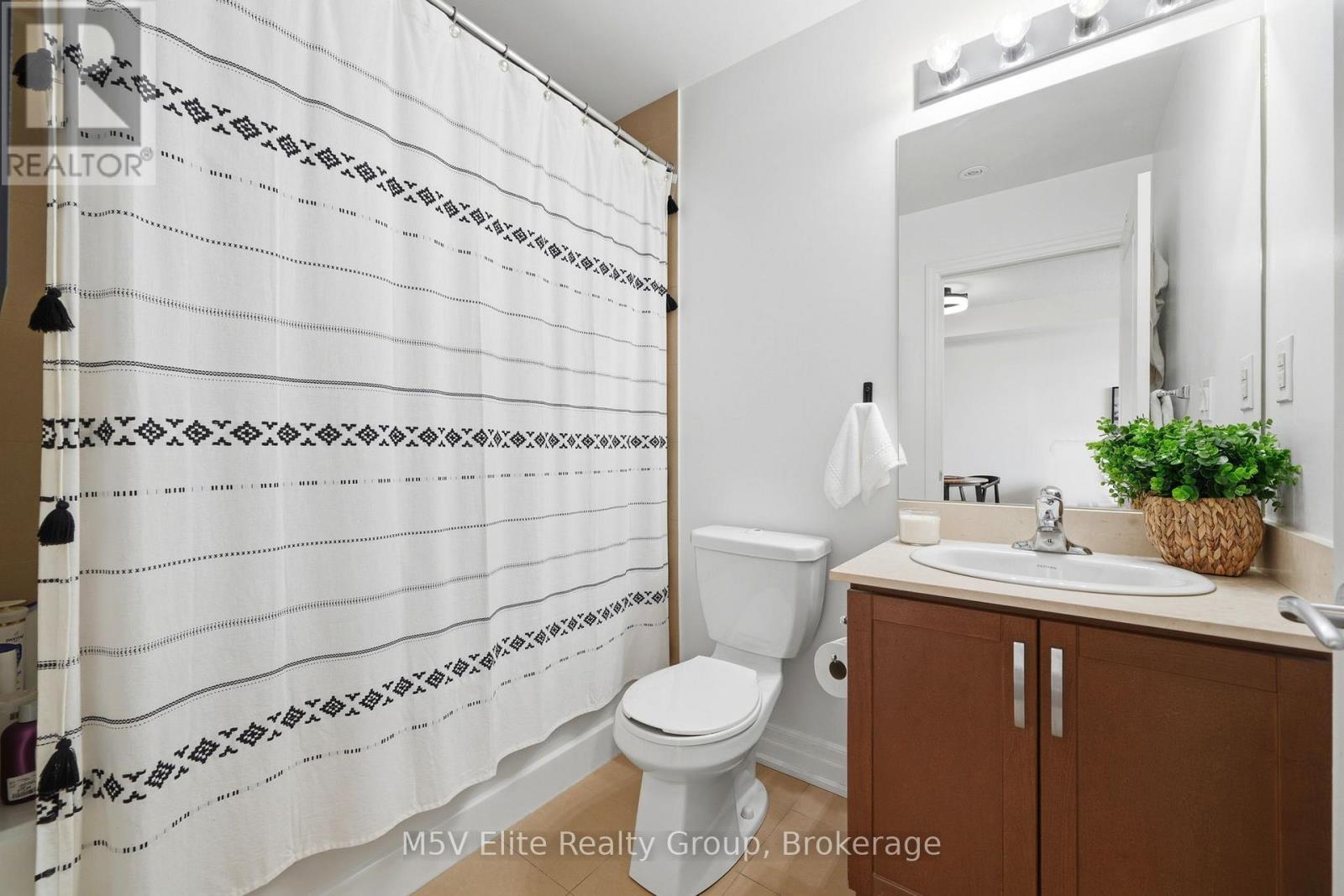 330 - 111 Civic Square Gate, Aurora, Ontario  L4G 0S6 - Photo 11 - N13117616