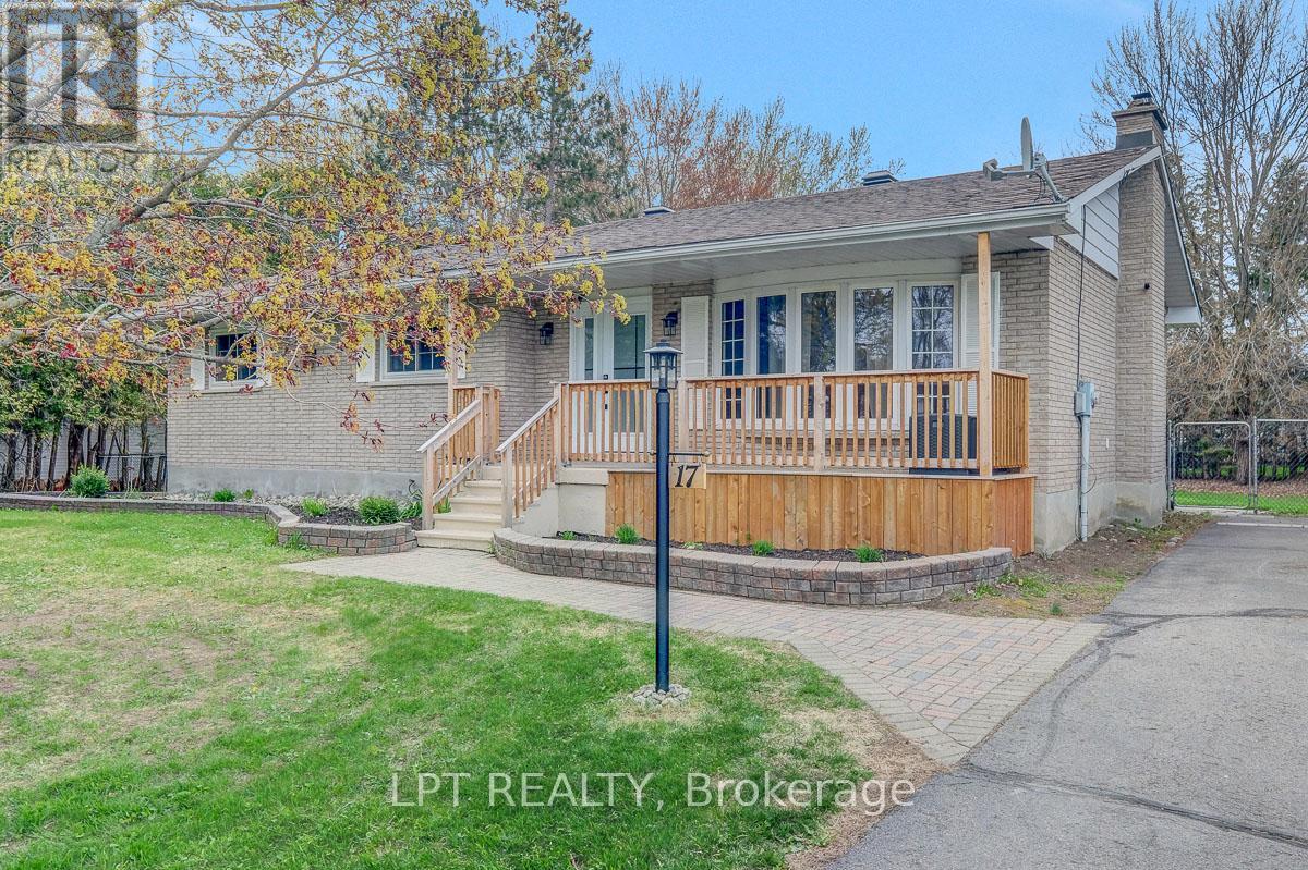 17 GEORGE STREET, Russell, Ontario