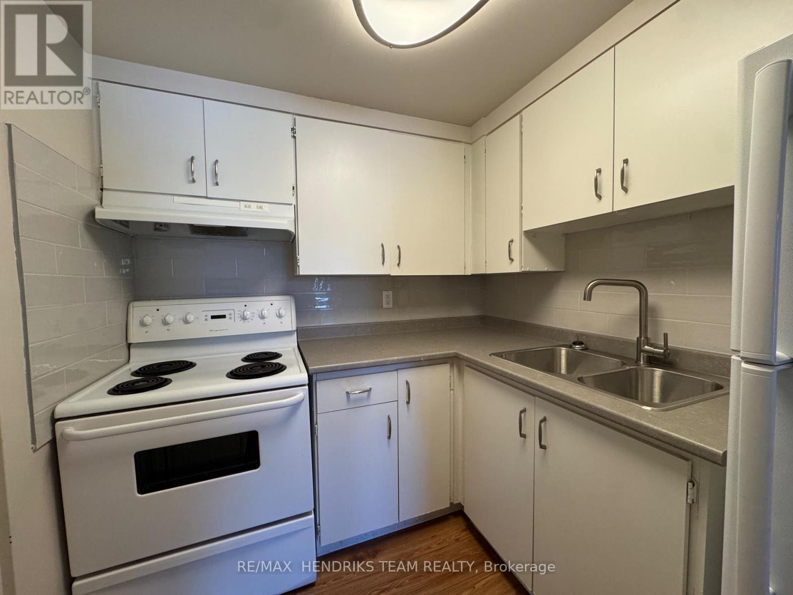 111 - 16 Capner Street, St. Catharines, Ontario  L2P 3X4 - Photo 3 - X13118126