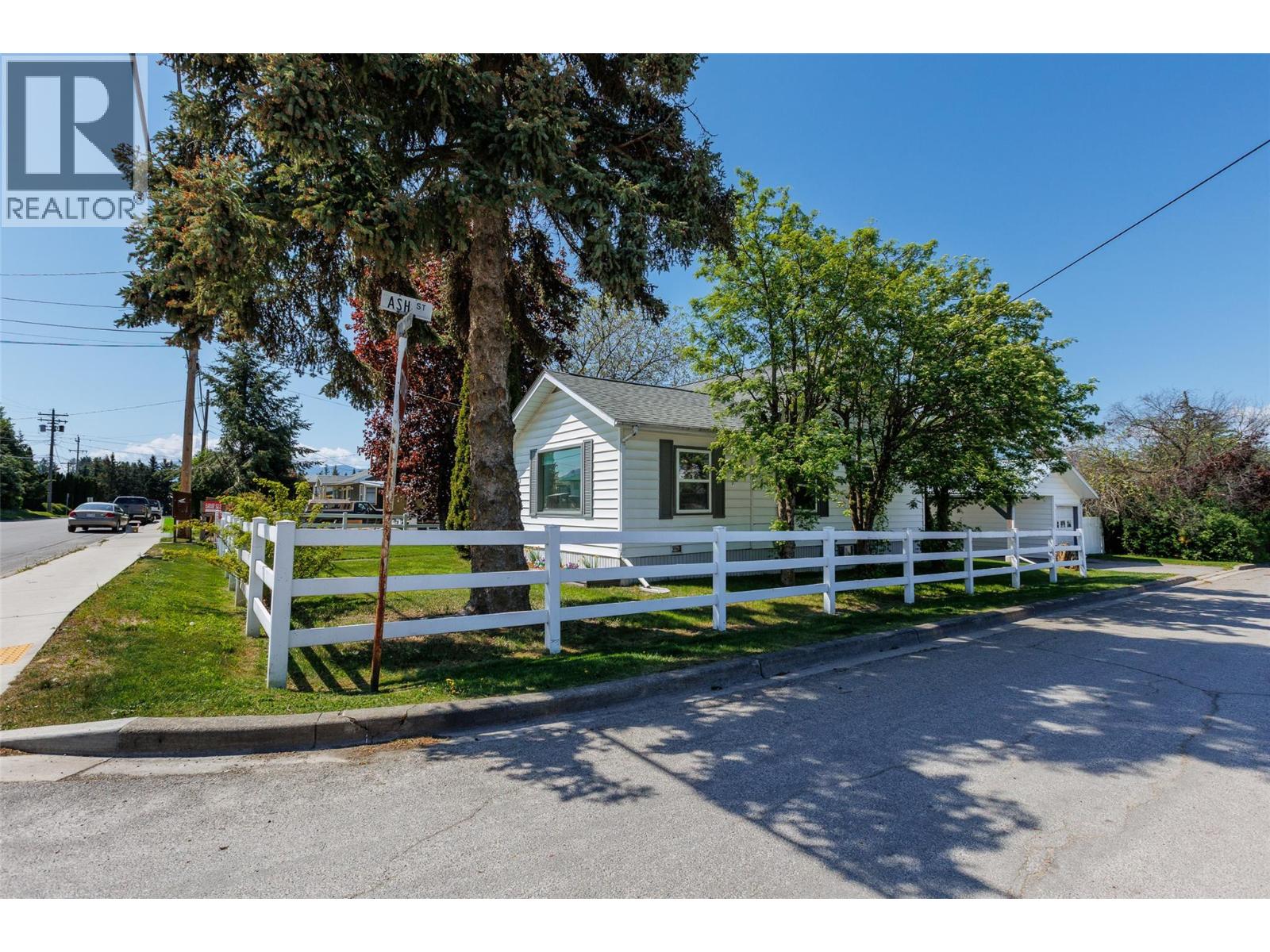 603 20th Avenue S, Creston, British Columbia V0B 1G5 - Photo 1 - 10387109