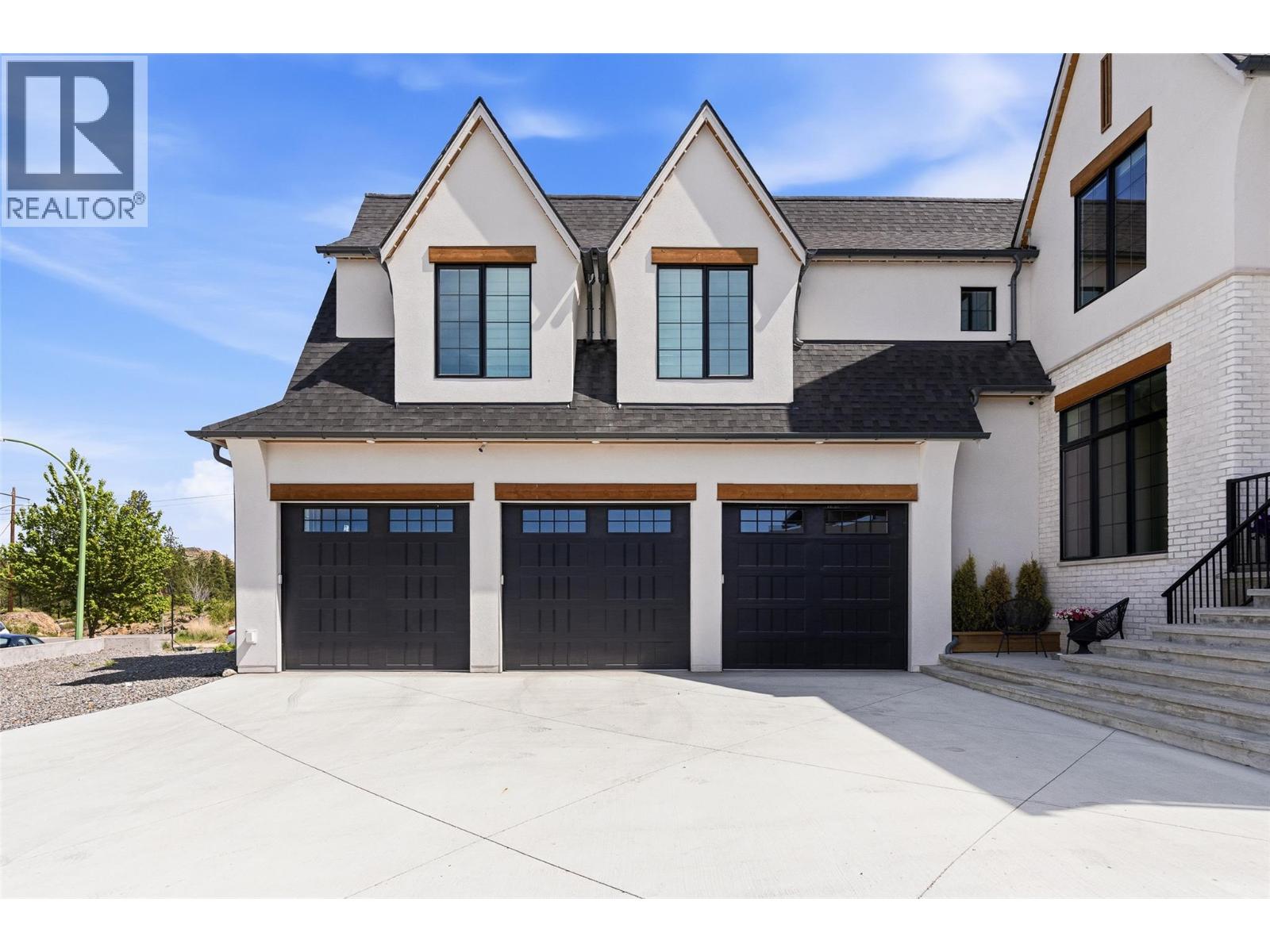 622 Trumpeter Road, Kelowna, British Columbia  V1W 5K6 - Photo 2 - 10376663