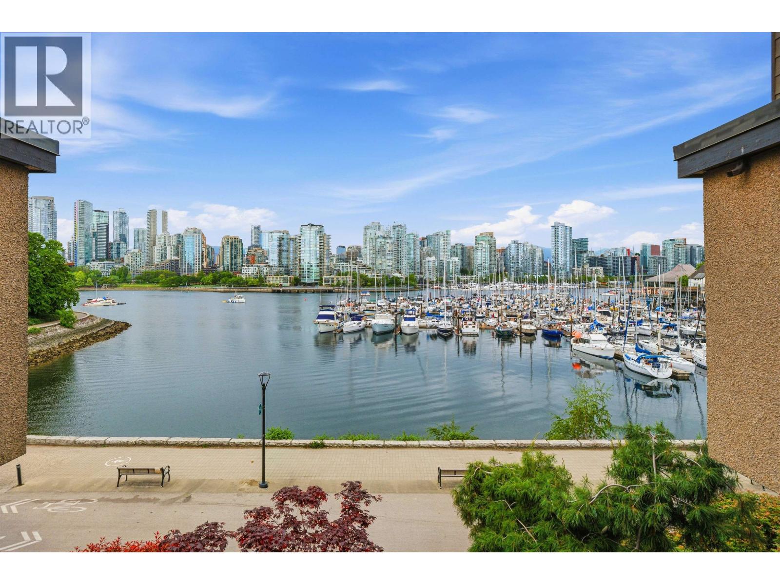 774 Millbank, Vancouver, British Columbia  V5Z 3Z3 - Photo 3 - R3122624