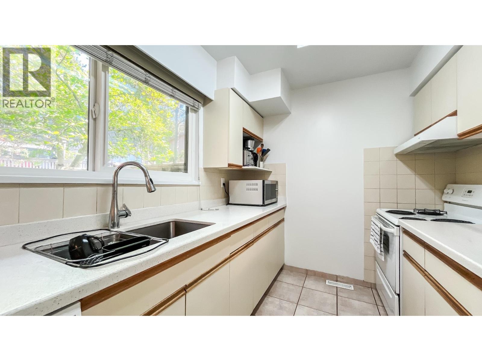 985 Old Lillooet Road, North Vancouver, British Columbia  V7J 3H6 - Photo 10 - R3122626