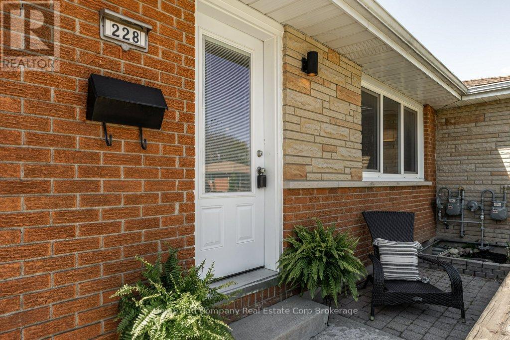 228 Redford Crescent, Stratford, Ontario  N5A 1P2 - Photo 2 - X13117982
