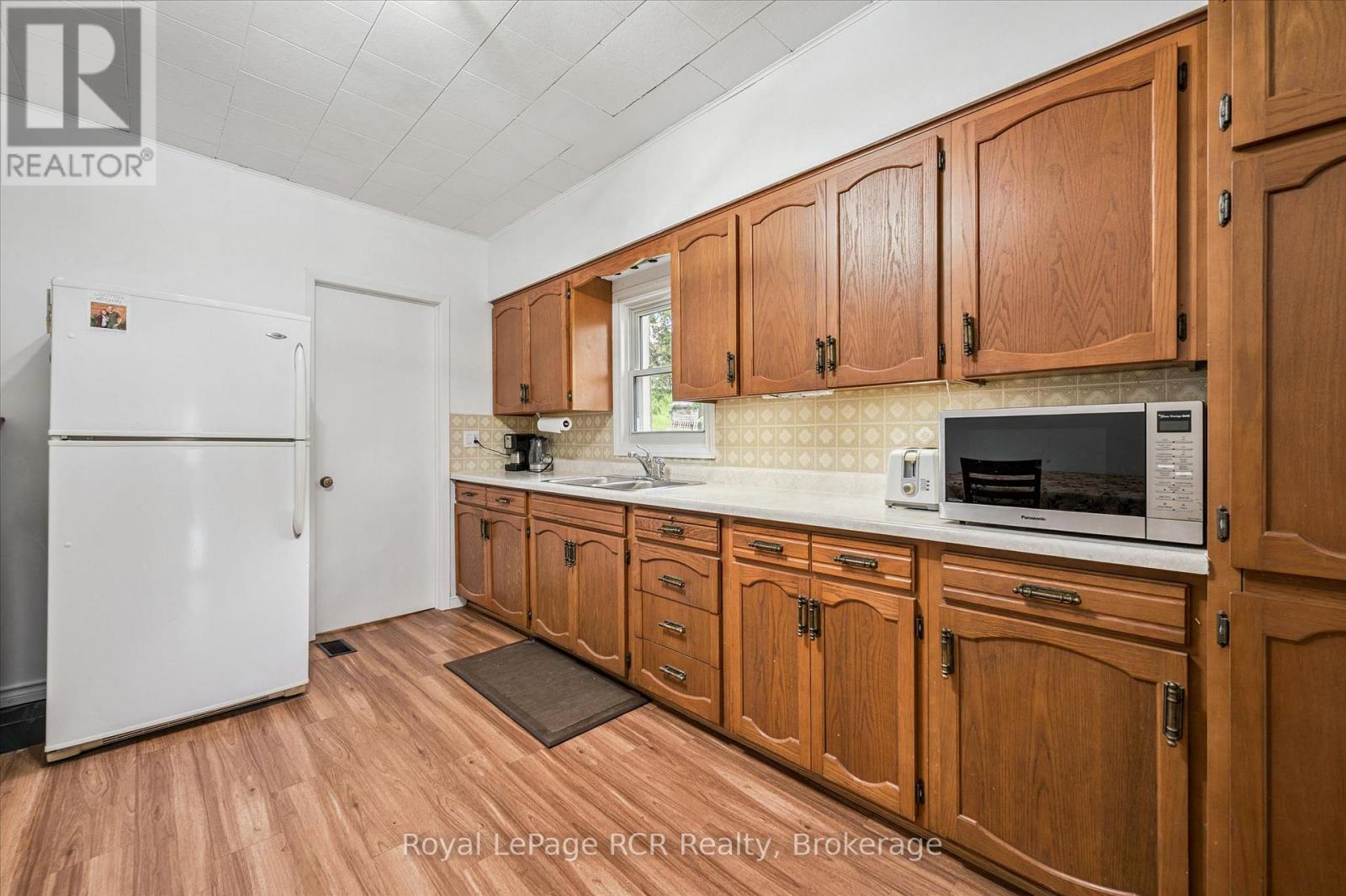 160 Murphy Street, Wellington North, Ontario  N0G 2L3 - Photo 15 - X13118048