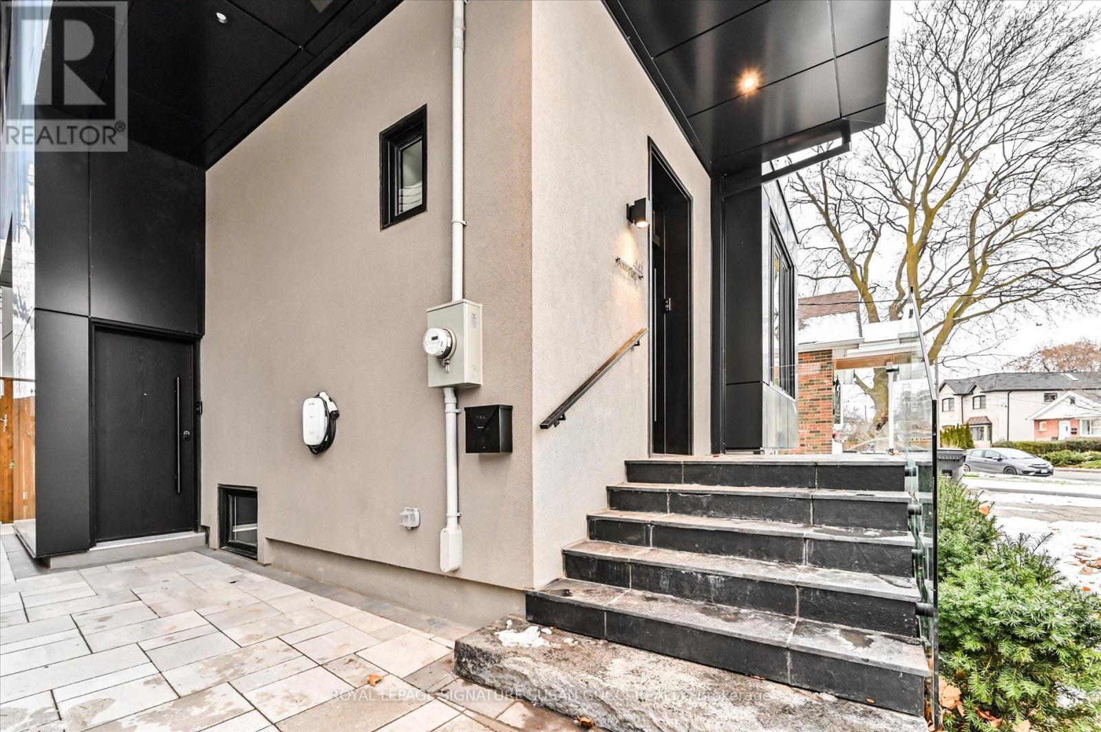 44 Doris Drive, Toronto, Ontario  M4B 3C9 - Photo 2 - E13118046