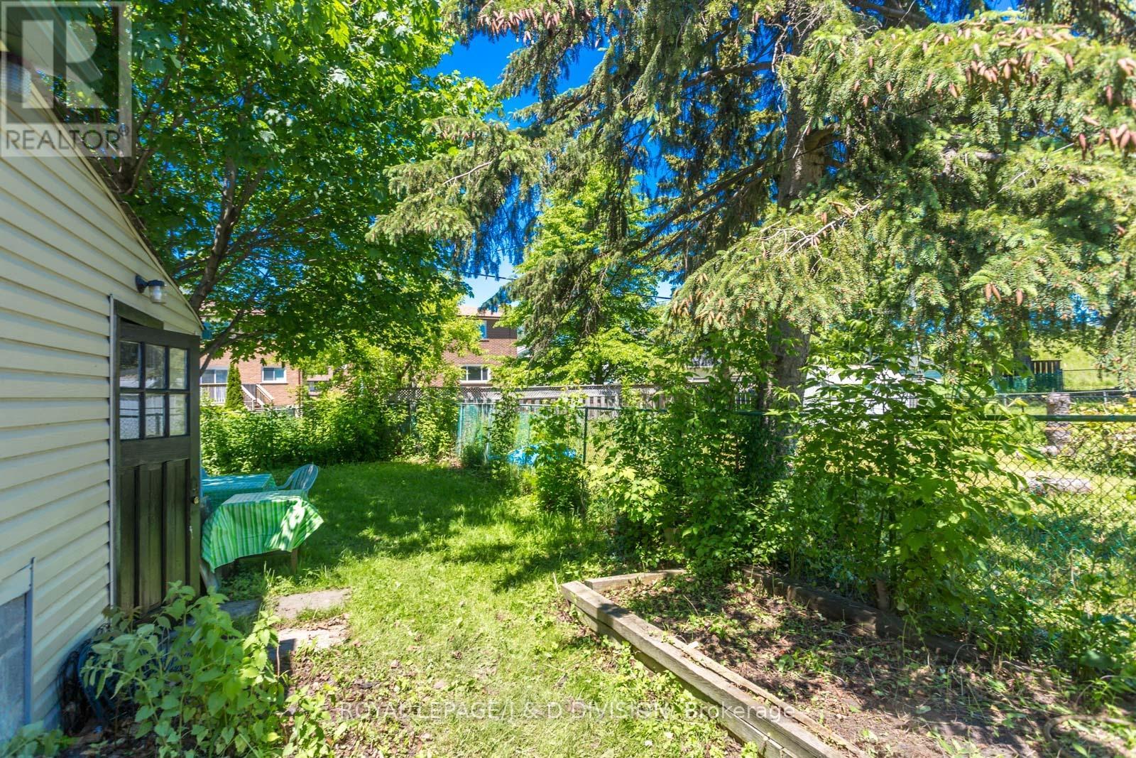 20 Glasgow Avenue, Toronto, Ontario  M1K 1C1 - Photo 37 - E13118088