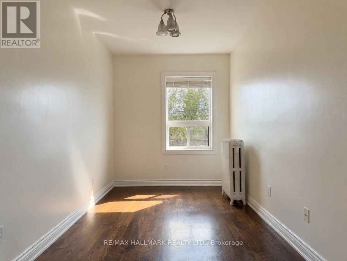 2 - 2038 Danforth Avenue, Toronto, Ontario  M4C 1J6 - Photo 2 - E13118096