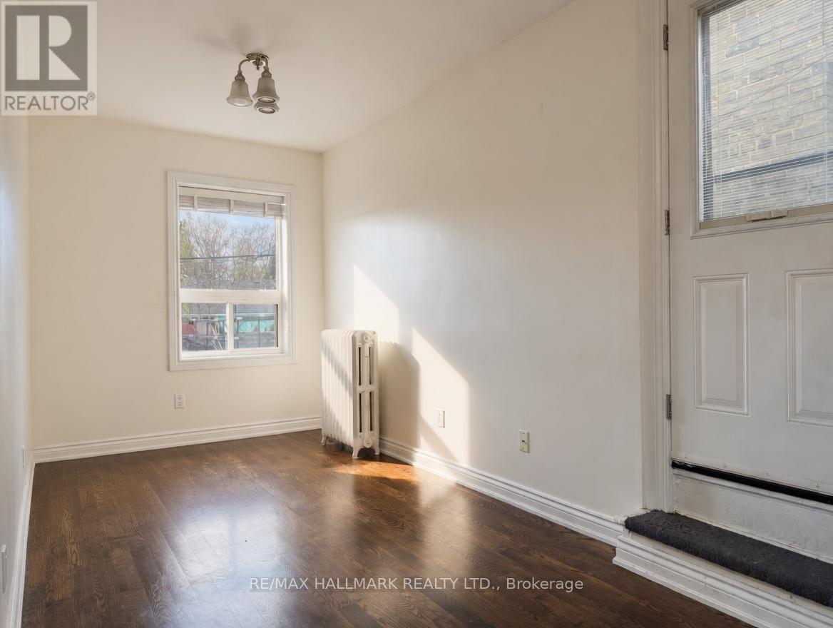 2 - 2038 Danforth Avenue, Toronto, Ontario  M4C 1J6 - Photo 3 - E13118096