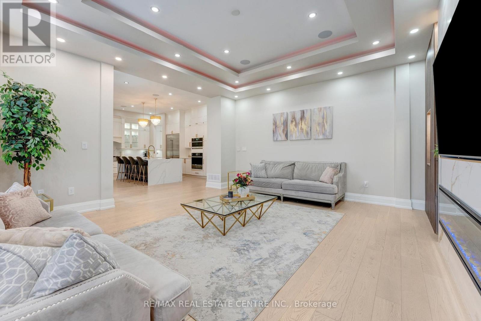 252 Paisley Boulevard W, Mississauga, Ontario  L5B 2A4 - Photo 12 - W13117894