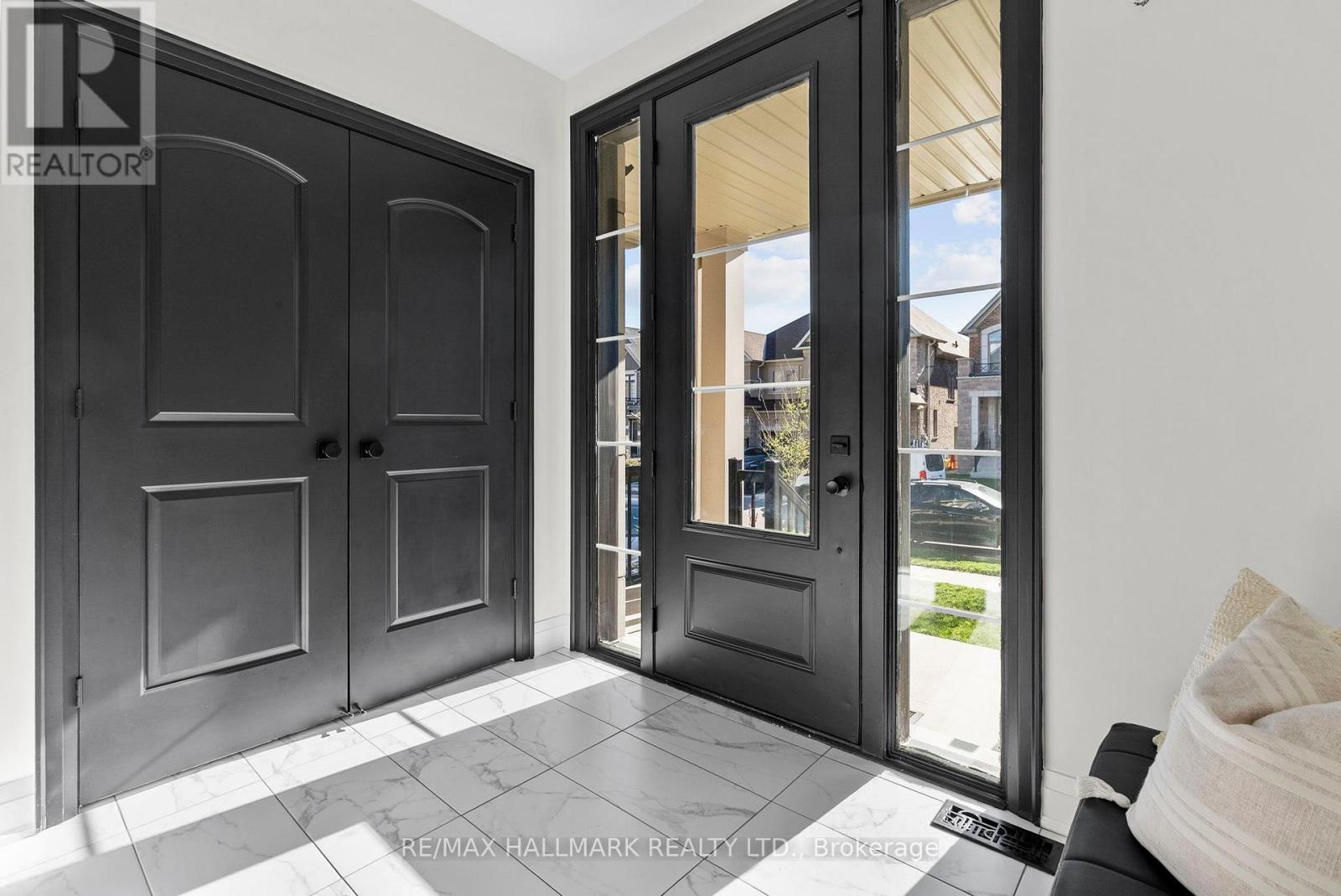 74 Prunella Crescent, East Gwillimbury, Ontario  L9N 0S7 - Photo 2 - N13118040