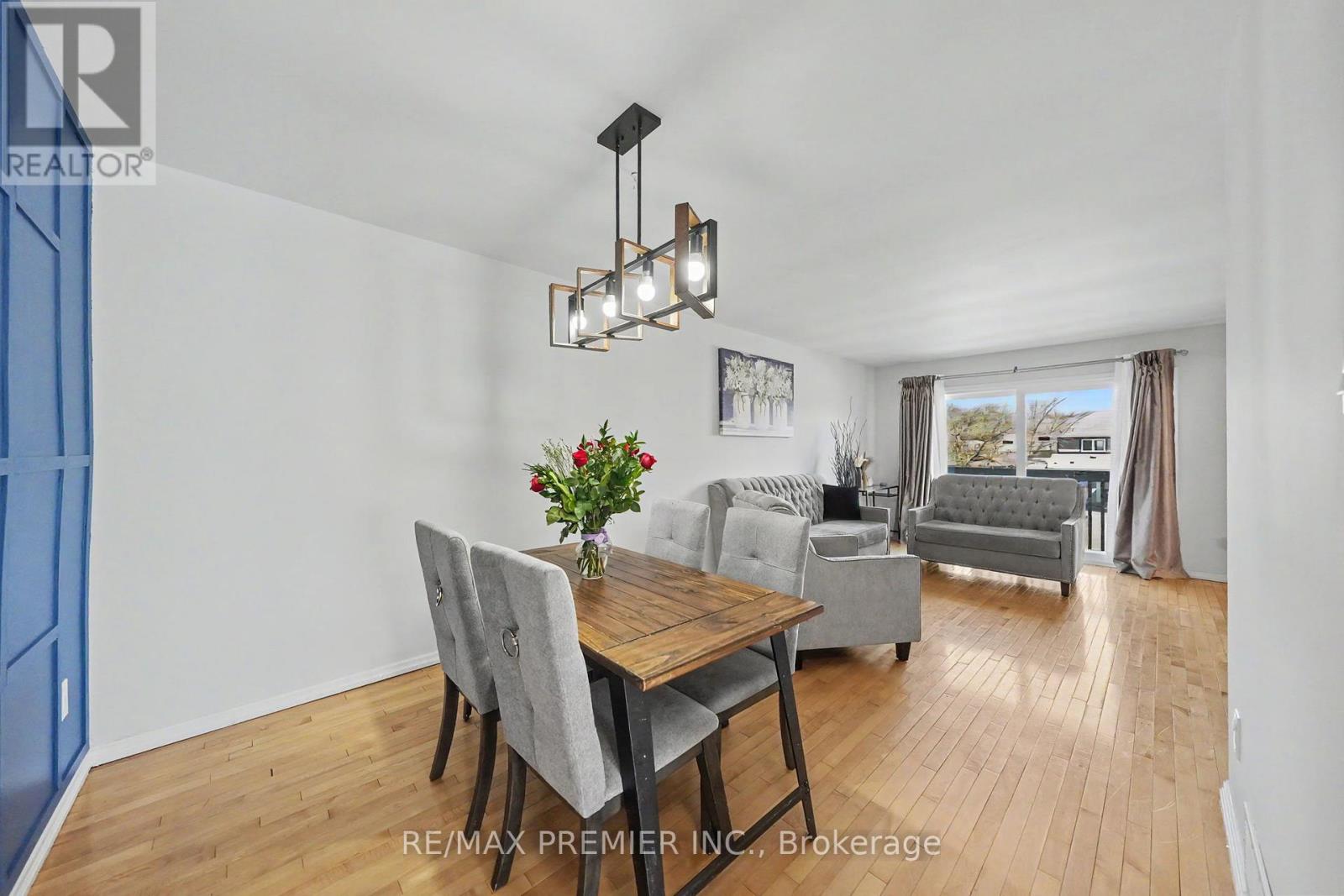 249 Britannia Avenue, Bradford West Gwillimbury (Bradford), Ontario  L3Z 1A6 - Photo 4 - N13118136