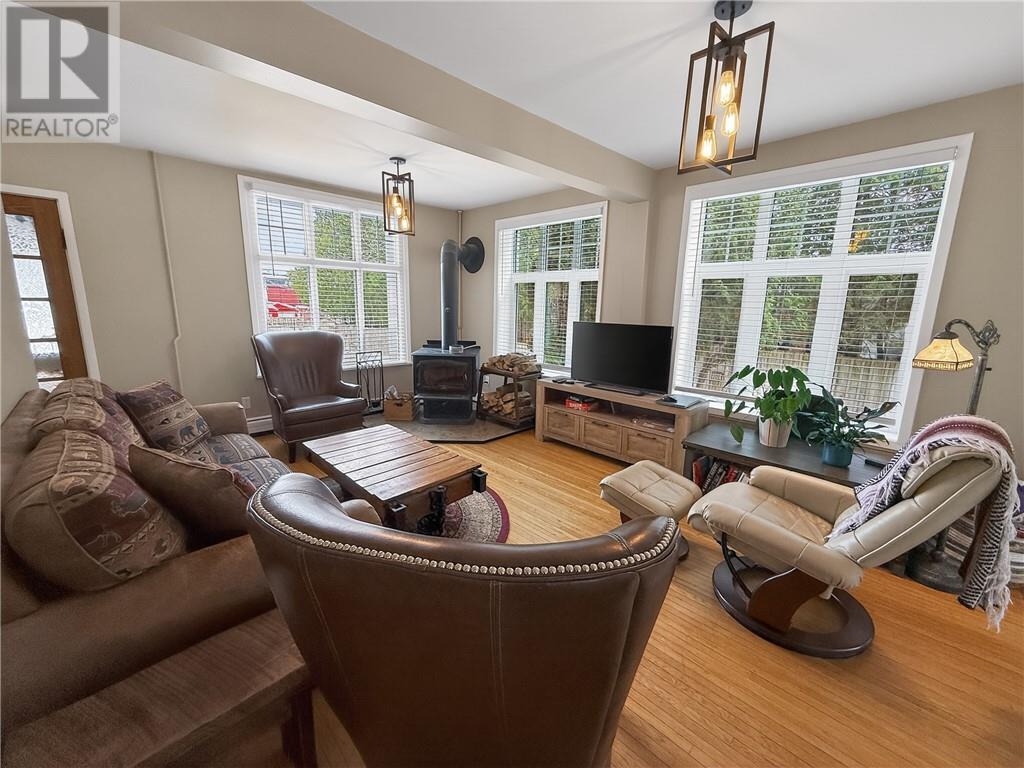 17 Phipps Street, Gore Bay, Ontario  P0P 1H0 - Photo 18 - 2126655