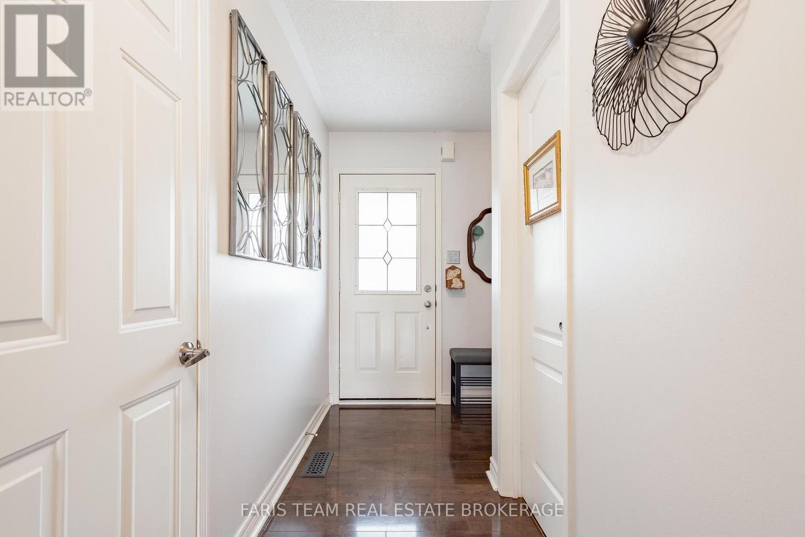 128 Holgate Street, Barrie (Allandale), Ontario  L4N 2T9 - Photo 6 - S13118112