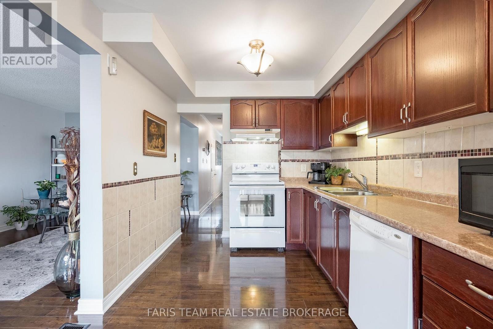 128 Holgate Street, Barrie (Allandale), Ontario  L4N 2T9 - Photo 8 - S13118112