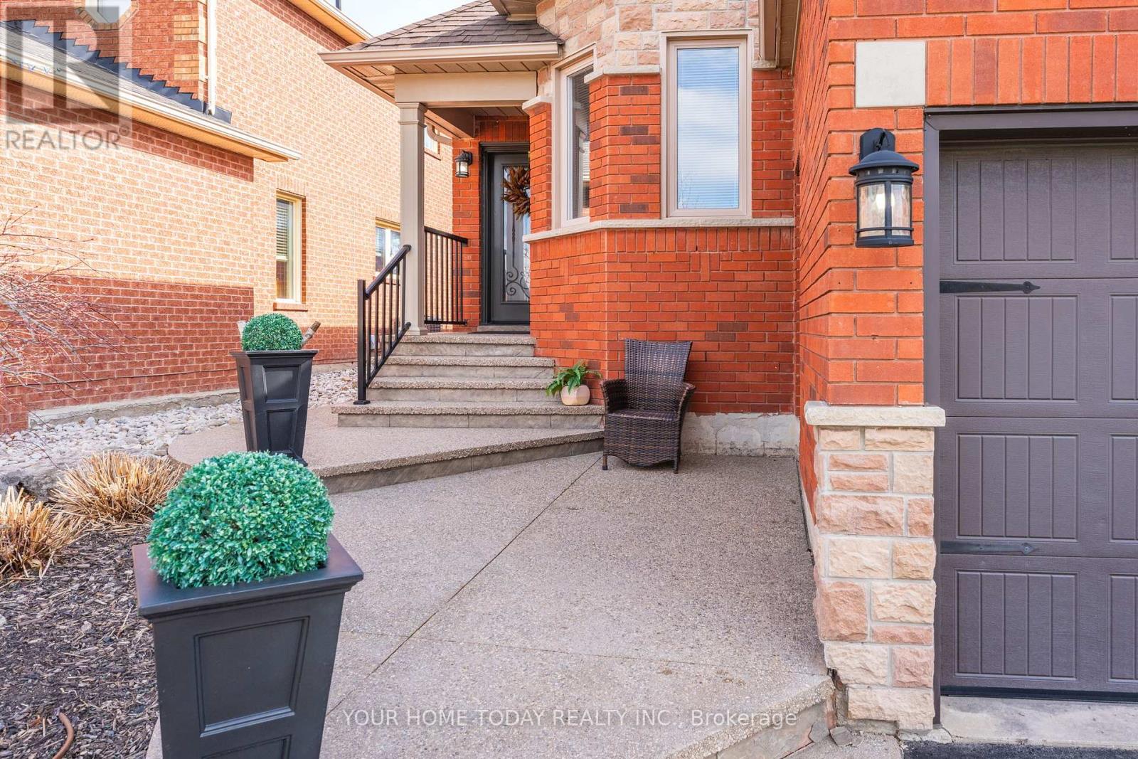 96 Lauchlin Crescent, Halton Hills, Ontario  L7G 5R5 - Photo 4 - W13117986