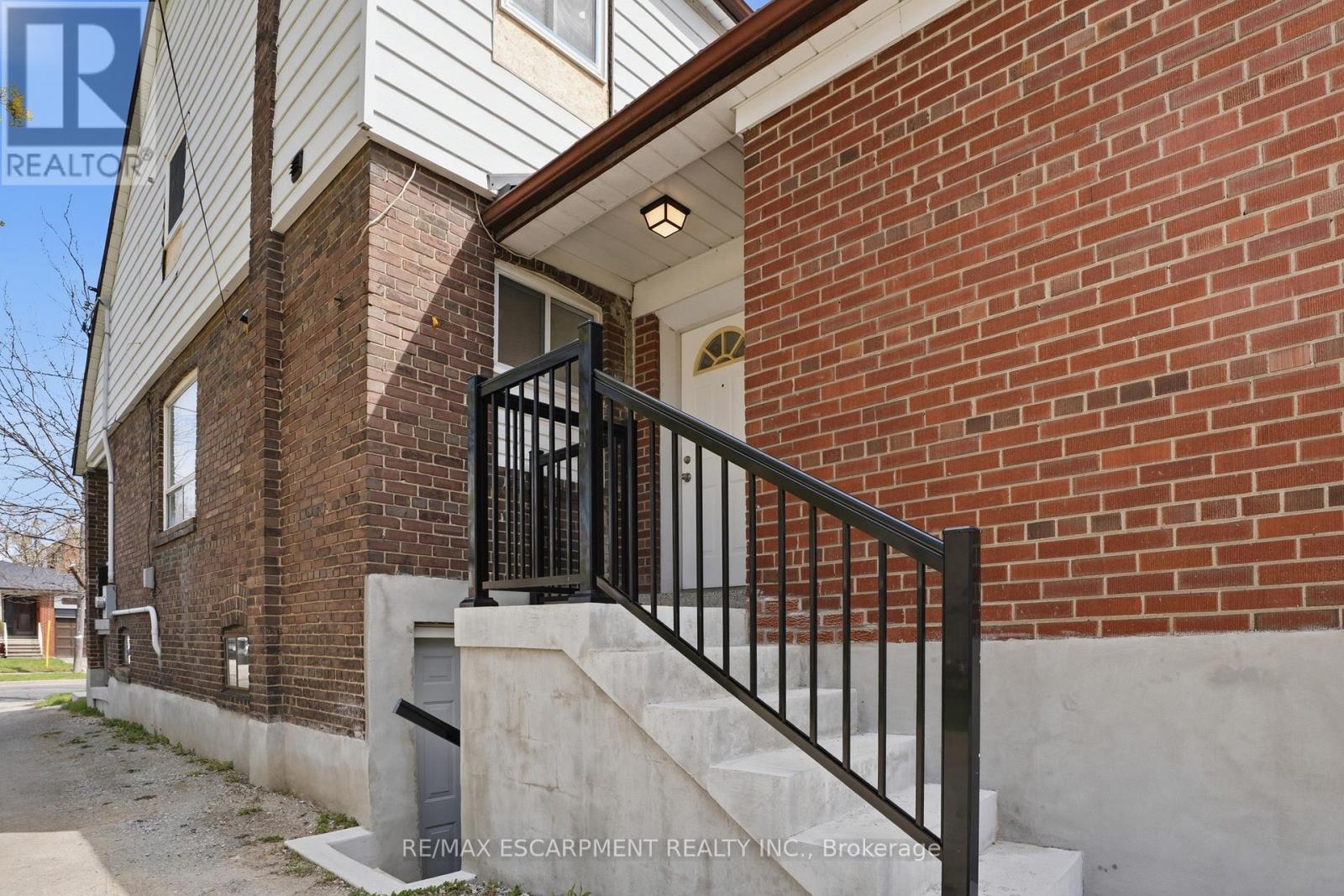 Main Floor - 1049 Glencairn Avenue, Toronto (Yorkdale-Glen Park), Ontario  M6B 2B1 - Photo 2 - W13118002
