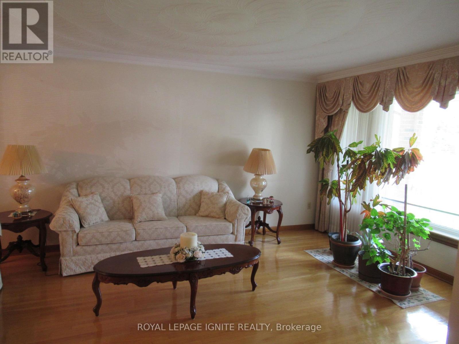 8 Newlove Court, Toronto, Ontario  M9W 5X5 - Photo 2 - W13118056