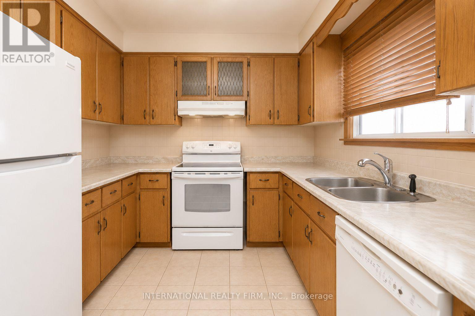 24 Morgan Avenue, Toronto, Ontario  M8Y 2Z8 - Photo 11 - W13118072