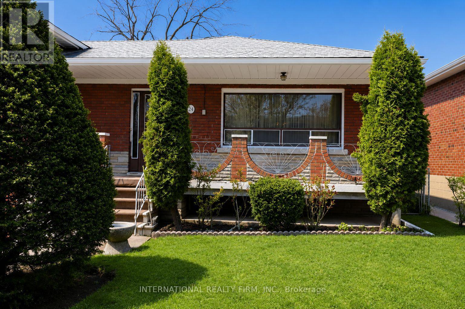 24 Morgan Avenue, Toronto, Ontario  M8Y 2Z8 - Photo 4 - W13118072