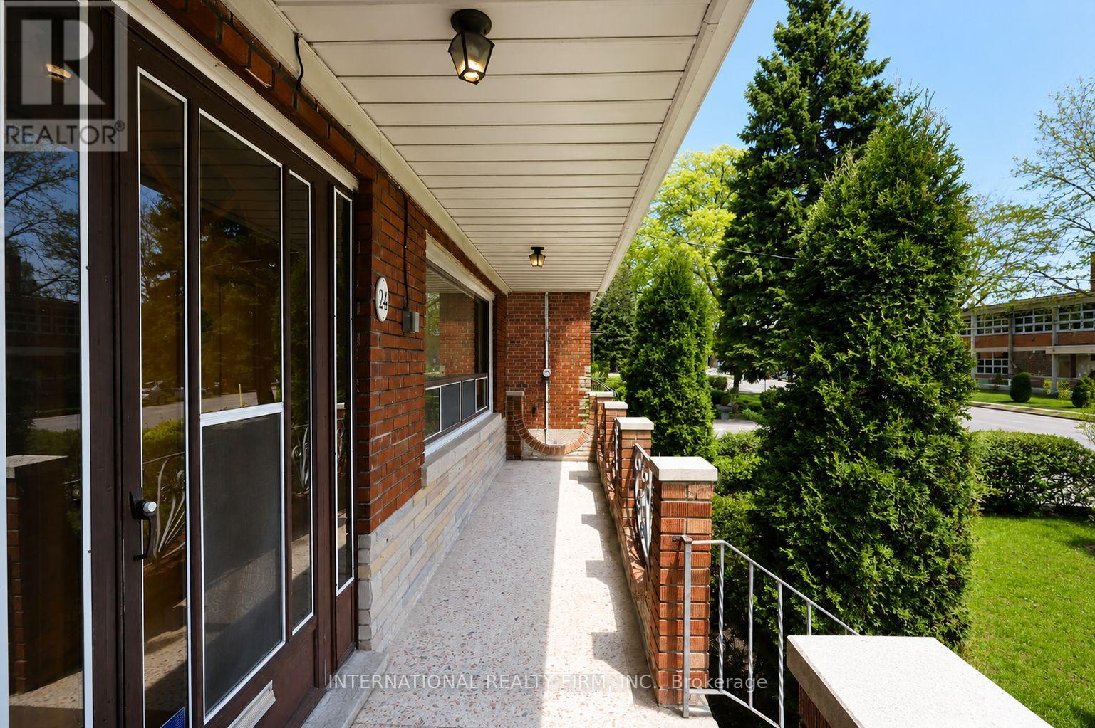 24 Morgan Avenue, Toronto, Ontario  M8Y 2Z8 - Photo 5 - W13118072