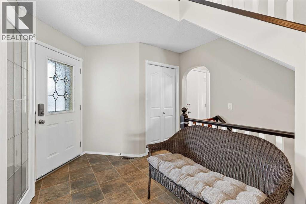 133 Cove Court, Chestermere, Alberta  T1X 1J4 - Photo 3 - A2309702