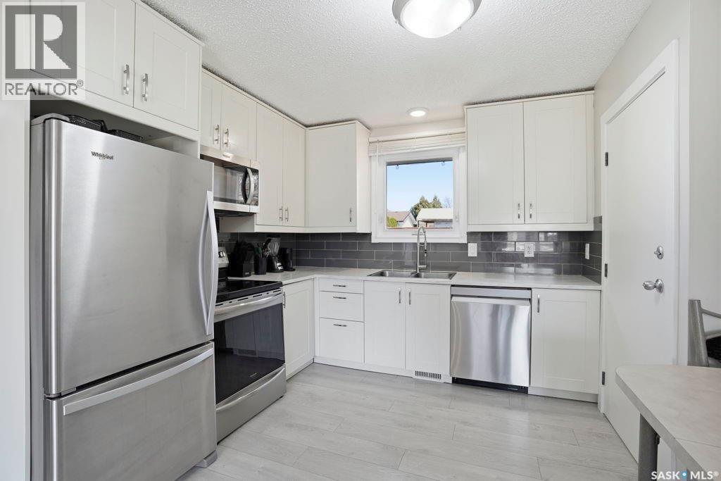 38 Cartier Crescent, Saskatoon, Saskatchewan  S7L 4L7 - Photo 3 - SK035696