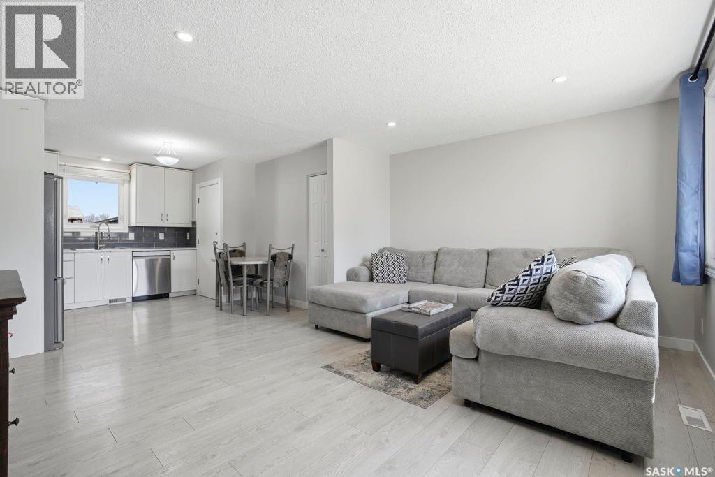 38 Cartier Crescent, Saskatoon, Saskatchewan  S7L 4L7 - Photo 6 - SK035696