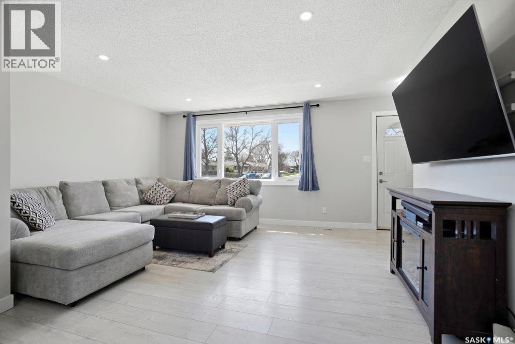 38 Cartier Crescent, Saskatoon, Saskatchewan  S7L 4L7 - Photo 7 - SK035696