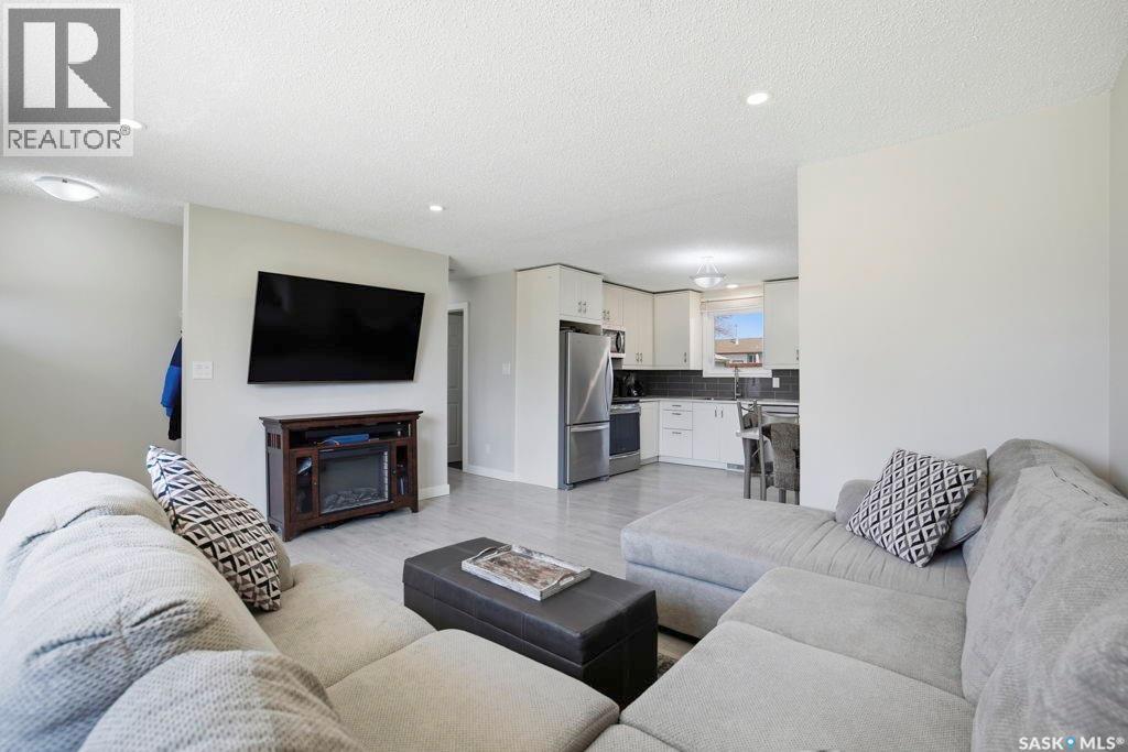 38 Cartier Crescent, Saskatoon, Saskatchewan  S7L 4L7 - Photo 8 - SK035696