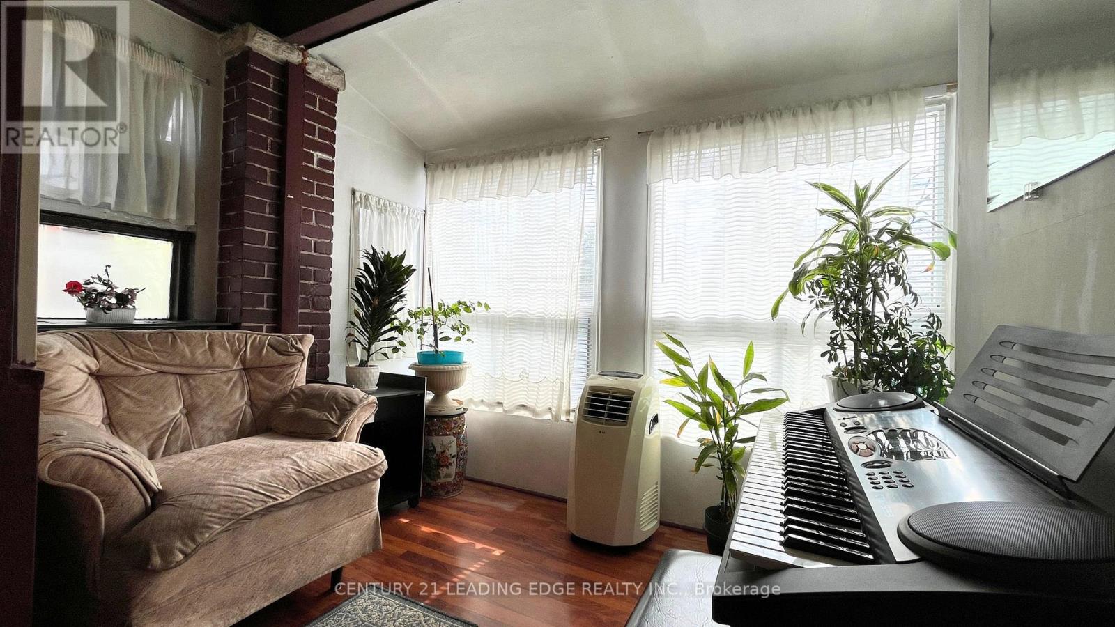 25 Madelaine Avenue, Toronto, Ontario  M1L 2X5 - Photo 14 - E13118014