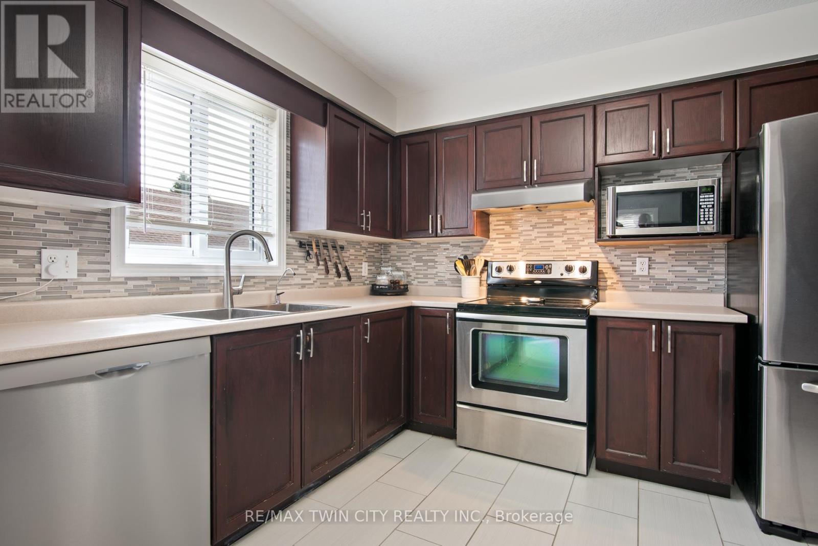 729 Brandenburg Boulevard, Waterloo, Ontario  N2T 2V4 - Photo 10 - X13117990