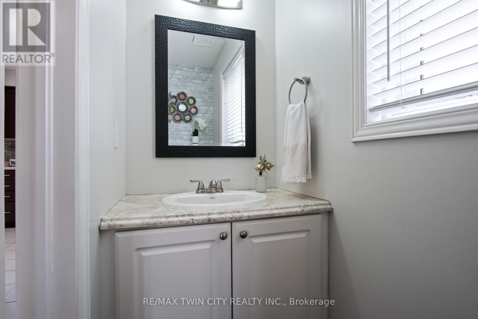 729 Brandenburg Boulevard, Waterloo, Ontario  N2T 2V4 - Photo 15 - X13117990